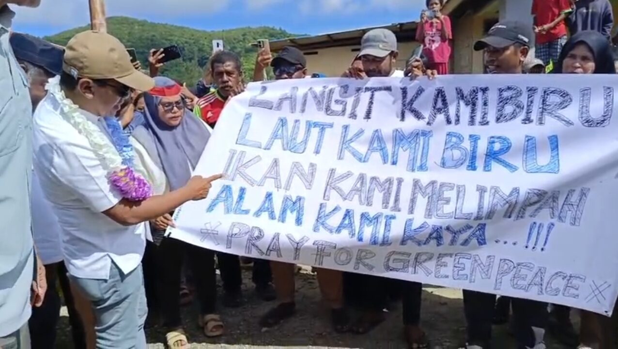 Tiba di Sorong, Bahlil Dihadang Massa yang Pro dan Kontra Penambangan Nikel