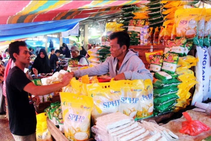 Pemerintah Targetkan Bulog Salurkan Beras 1,3 Juta Ton hingga Desember 2025