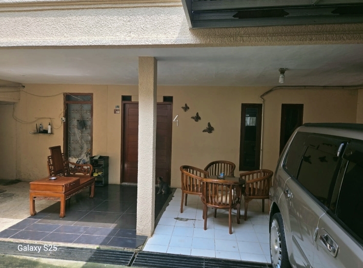 DIJUAL RUMAH  BESERTA TANAH 1.200 METER DI KAWASAN STRATEGIS JAKSEL