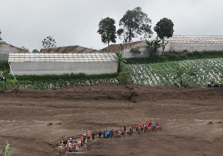 Badan Geologi ESDM Ingatkan Potensi Longsor Susulan di Desa Pasirlangu