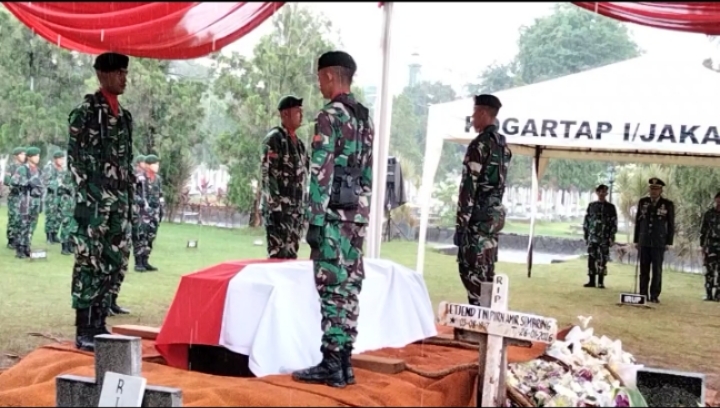 Pemakaman Pejuang Pro Integrasi Domingos Soares di TMP Kalibata secara Militer