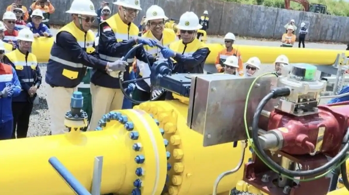 Wamen Yuliot Resmikan Pengaliran Gas Perdana pada Pipa Cisem 2